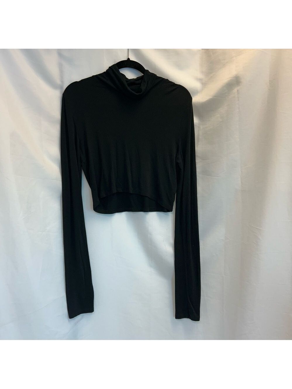 Aritzia Talula black long sleeve high turtleneck slightly cropped top stretch L